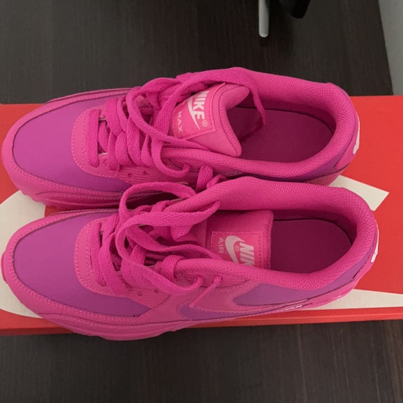 Nikes - Picture 2 of 6